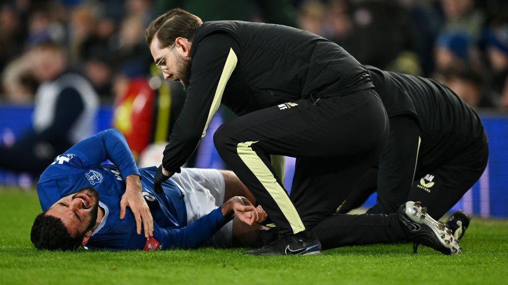 Everton News Armando Broja Blues Await Extent Of Injury BBC Sport