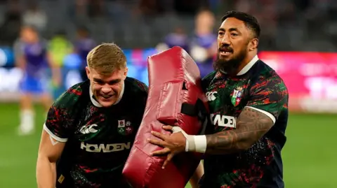 Garry Ringrose and Bundee Aki warm up