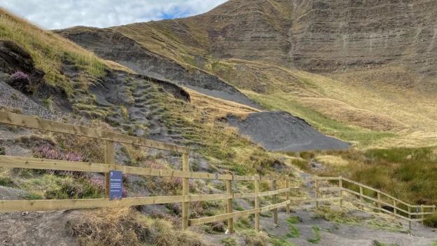 Mam Tor Work Begins On Restoring Bronze Age Hill Fort Bbc News