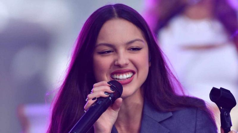 Noah Kahan Repays Olivia Rodrigo With Live Lounge Cover BBC News