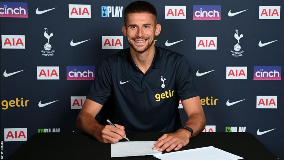 Guglielmo Vicario Tottenham Sign Italian Goalkeeper From Empoli On