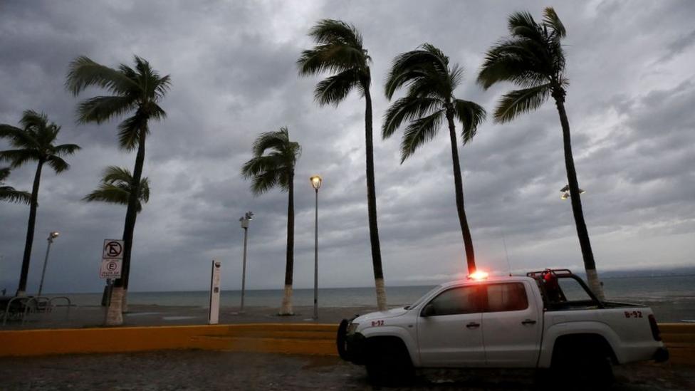 Hurricane Otis Smashes Into Mexico Coast Bbc News