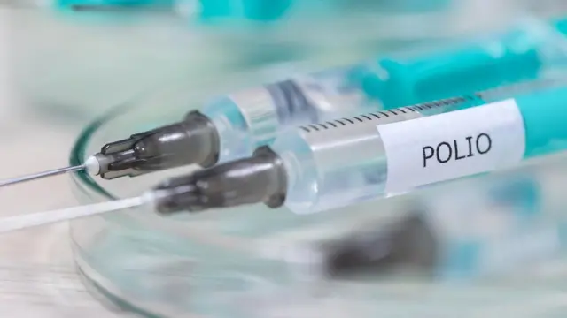 Polio las autoridades sanitarias en Londres lanzan una campaña para