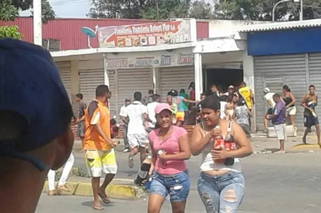 Saqueos en Cumaná al oriente de Venezuela dejan un fallecido y 400