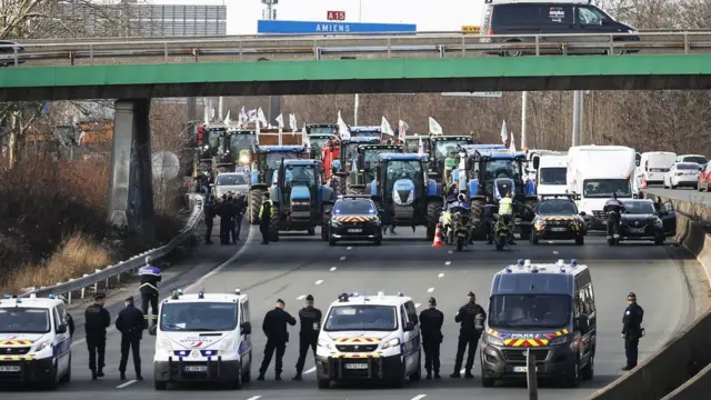 Poljoprivreda I Protesti Traktori Blokiraju Glavne Puteve U Evropi