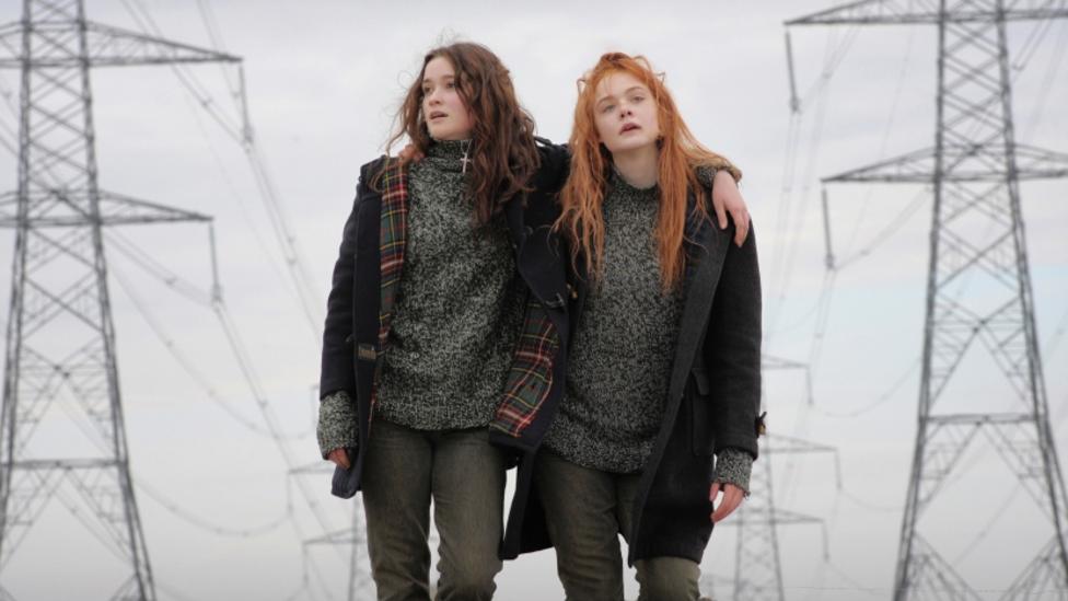 Alice Englert and Elle Fanning in Ginger and Rosa