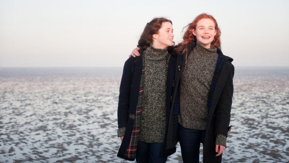 Alice Englert and Elle Fanning in Ginger and Rosa