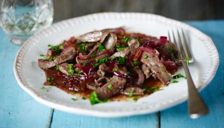 Calf's liver with sweet and sour onions