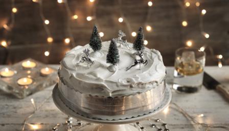 Christmas Recipes on This Traditional Christmas Cake Pulls Out All The Stops   If You Have