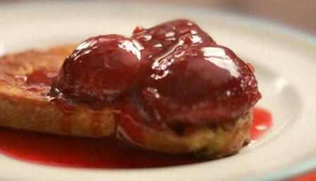 Cinnamon plums with French toast