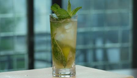 Skinny golden mojito