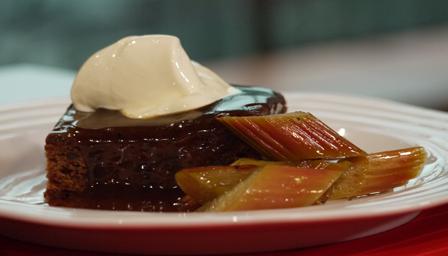 Sticky toffee and ginger cake