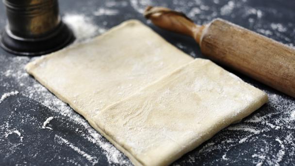 http://ichef.bbci.co.uk/food/ic/food_16x9_608/recipes/how_to_make_puff_pastry_65905_16x9.jpg