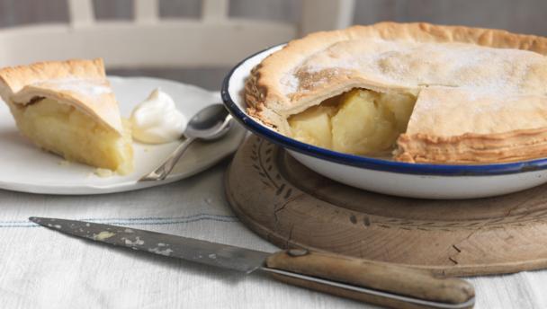 James Martin's apple pie