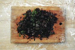 Preparing seaweed