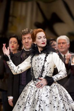Antonia Cifrone as Queen Elizabeth