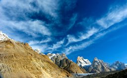 THE STUNNING KARAKORAM MOUNTAIN RANGE