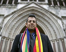 Picture Shows: Simon Singh at the High court, London