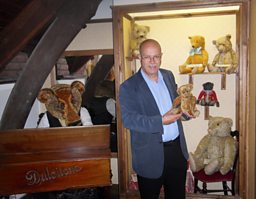 The Tour Guide's Guide To Art - The Teddy Bear Museum, Dorchester