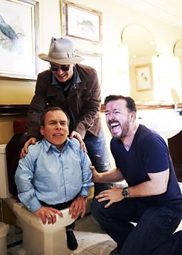 Photo: Ricky Gervais, Warwick Davis, Johnny Depp