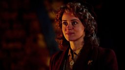 Helen (Claire Foy)