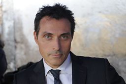 Rufus Sewell: playing Aurelio Zen