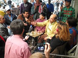 Prof Fathi al-Khamissi singing in cafe near Tahrir Square