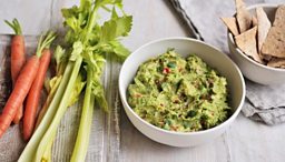 Healthy dishes - guacamole