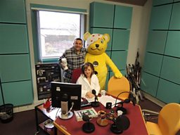 Seonag Monk, Pudsey agus Derek 'Pluto' Moireach