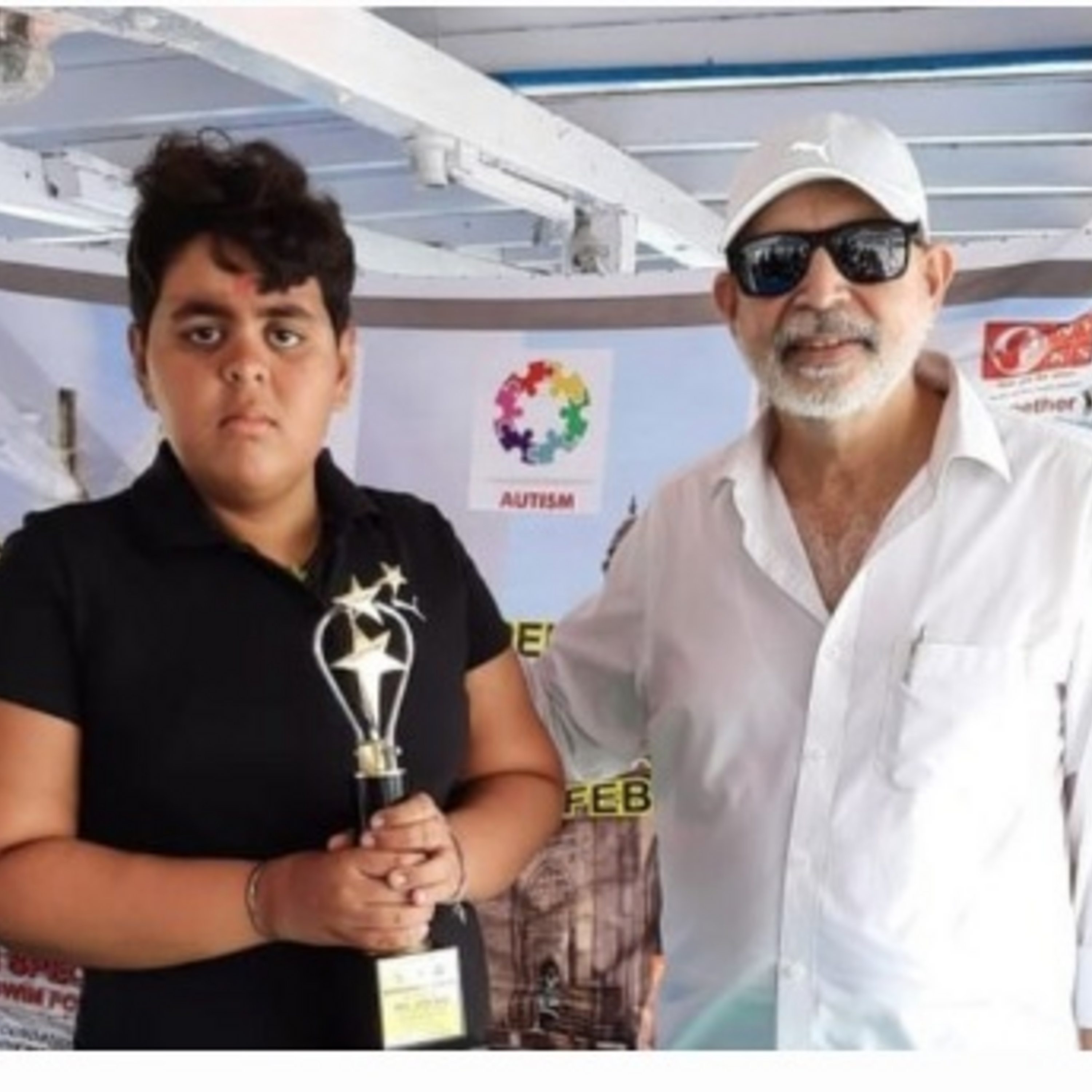 ऑटिज़्म पीड़ित जिया राय ने अरब सागर में  तैरकर रचा कीर्तिमान