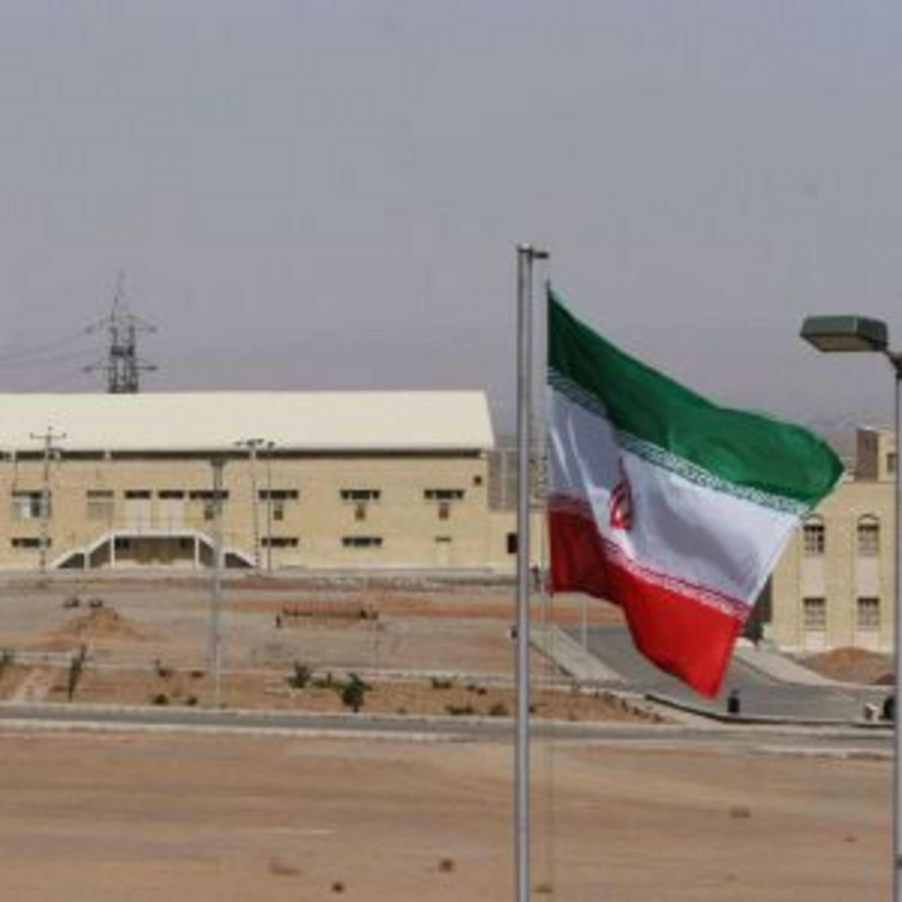 بعد استهداف منشآت نووية في إيران، ما المخاطر المحتملة على الأفراد في الداخل والخارج؟