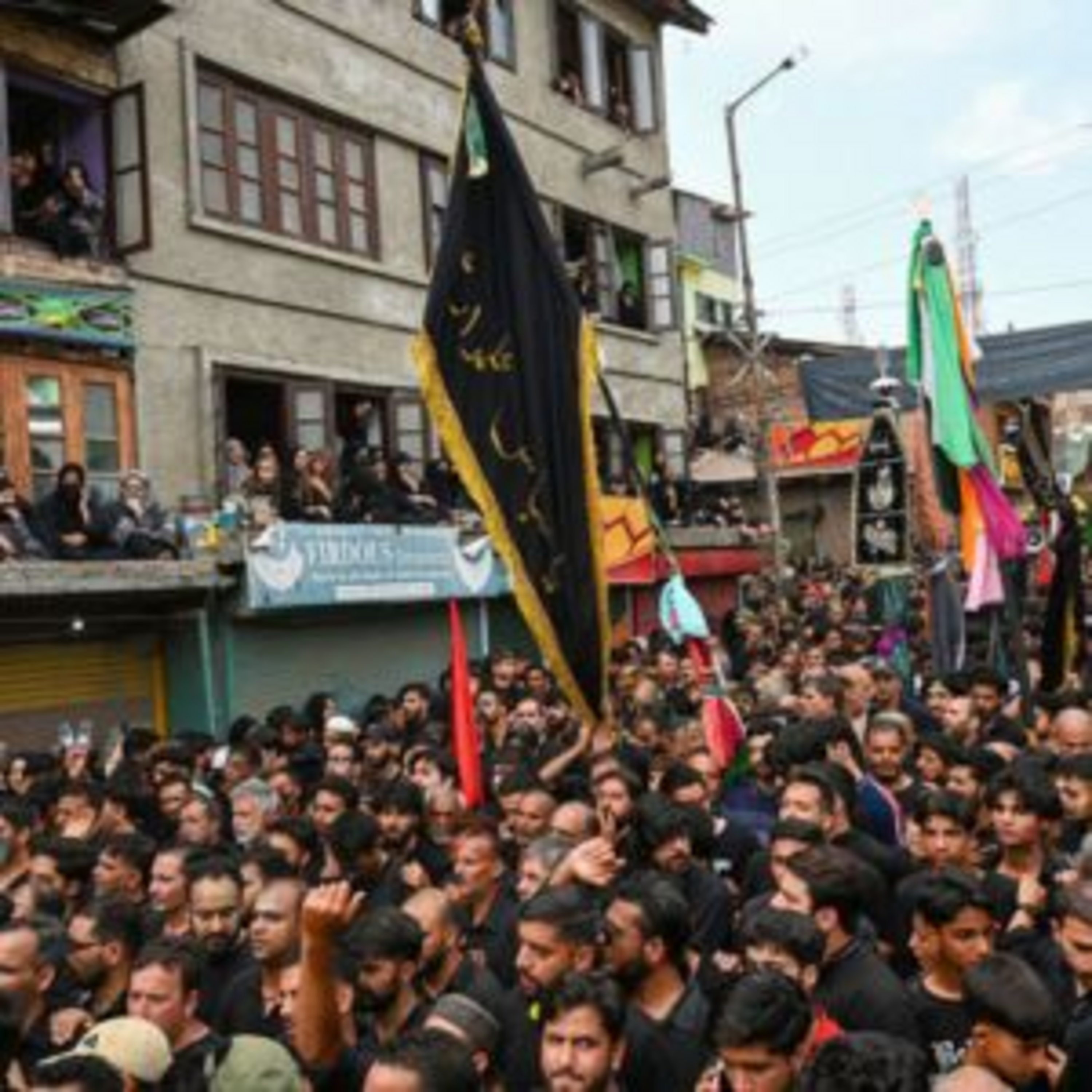 مع دخول شهر محرم يستعد المسلمون الشيعة لإحياء ذكرى يوم عاشوراء، فماذا نعرف عنه؟