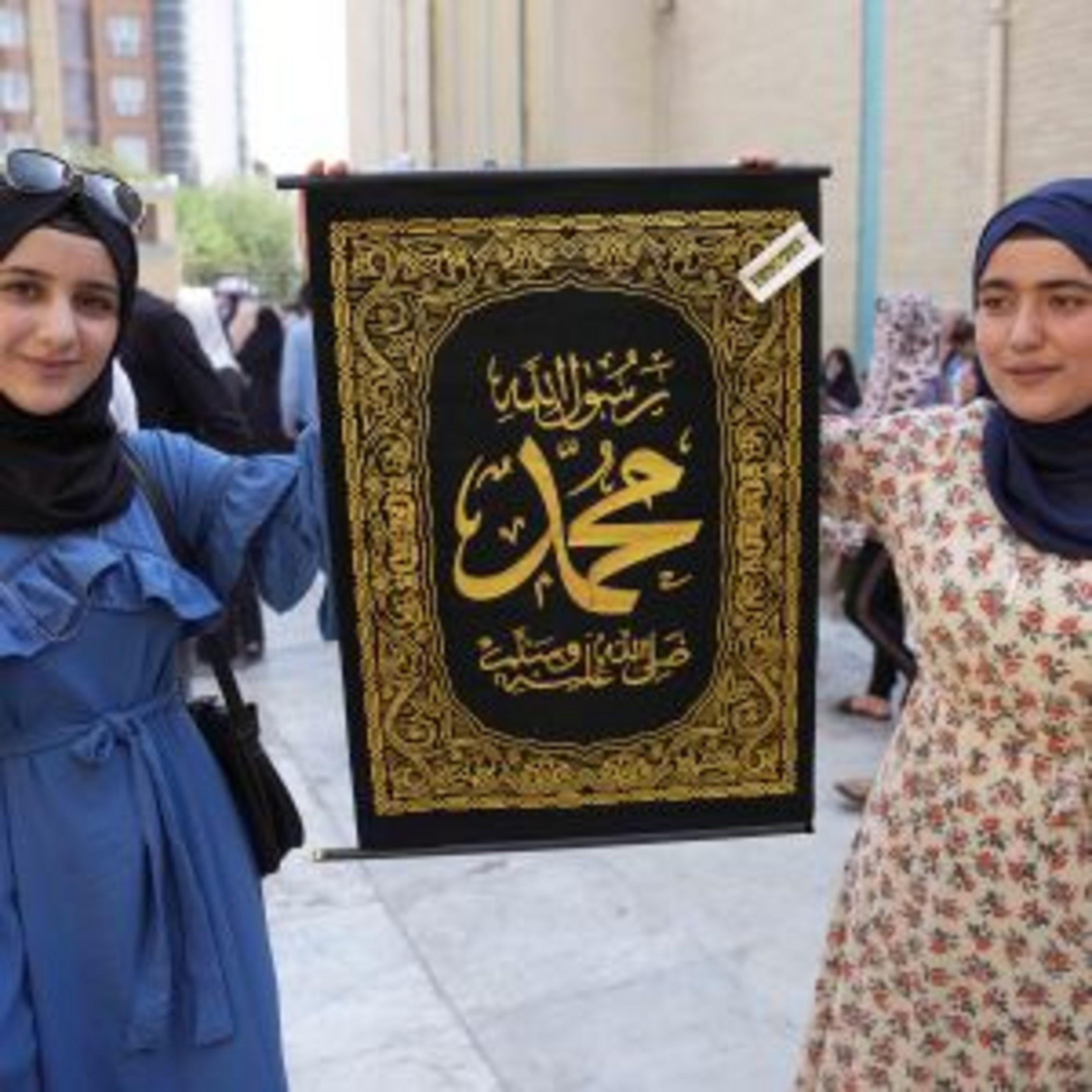 ما جذور الاحتفال بالمولد النبوي؟وما أبرز مظاهر الاحتفال حول العالم الإسلامي؟