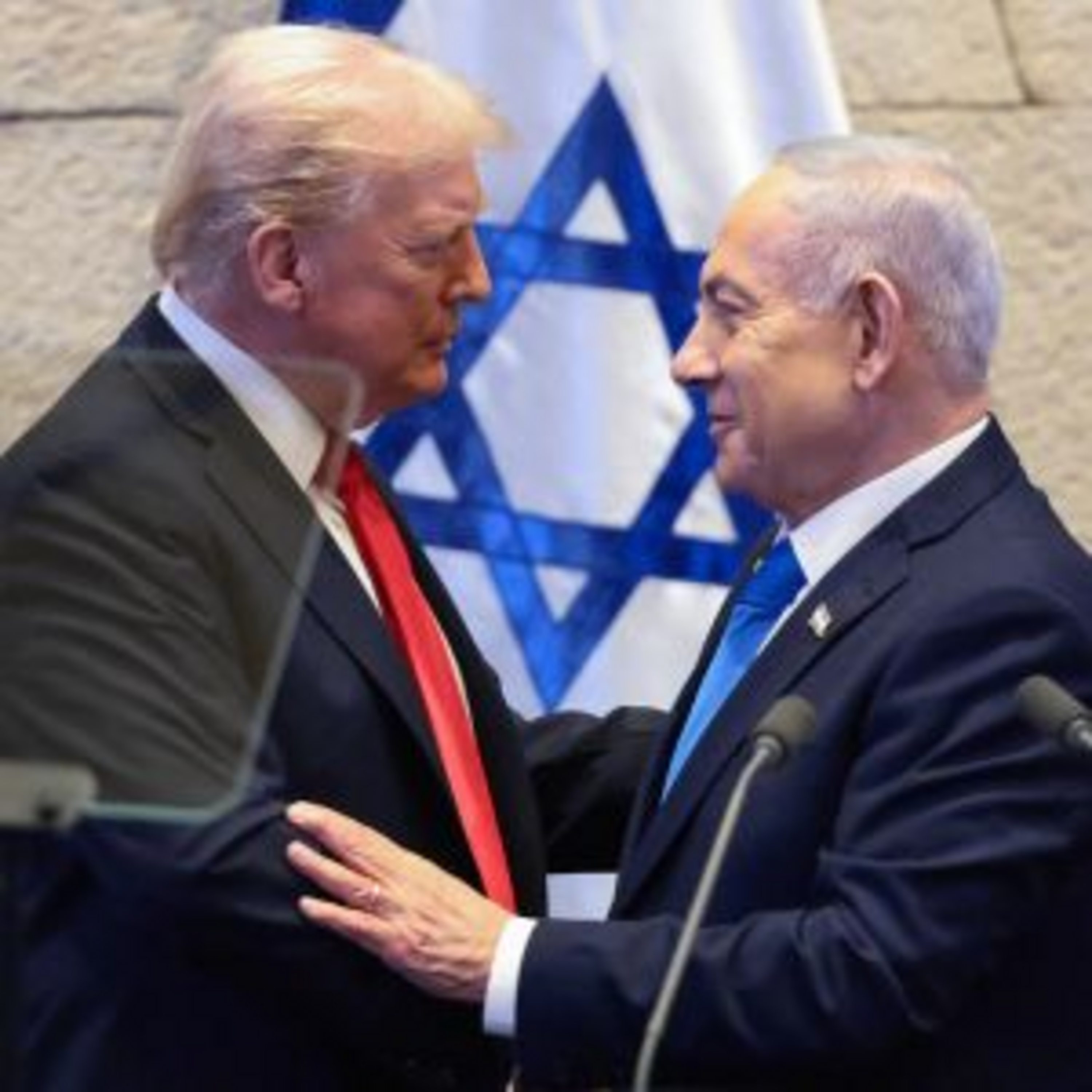 كيف يبدو الوضع في إسرائيل بعد وقف إطلاق النار؟ وهل تنقذ شفاعة "ترامب" مستقبل "نتنياهو" السياسي؟