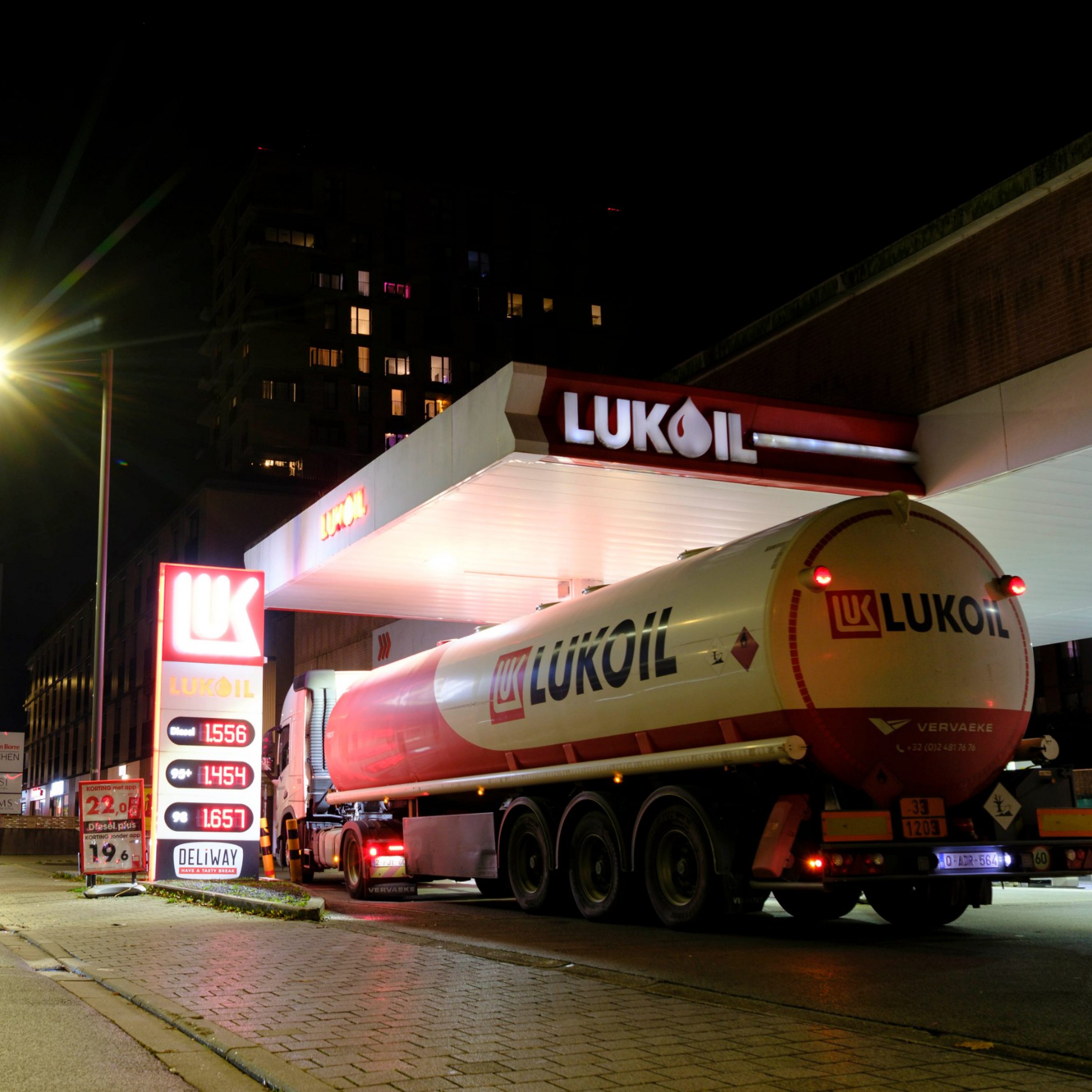 Форс-мажор «Лукойла»: санкции Трампа влияют на Россию? Форс-мажор «Лукойла»: санкции Трампа влияют на Россию?