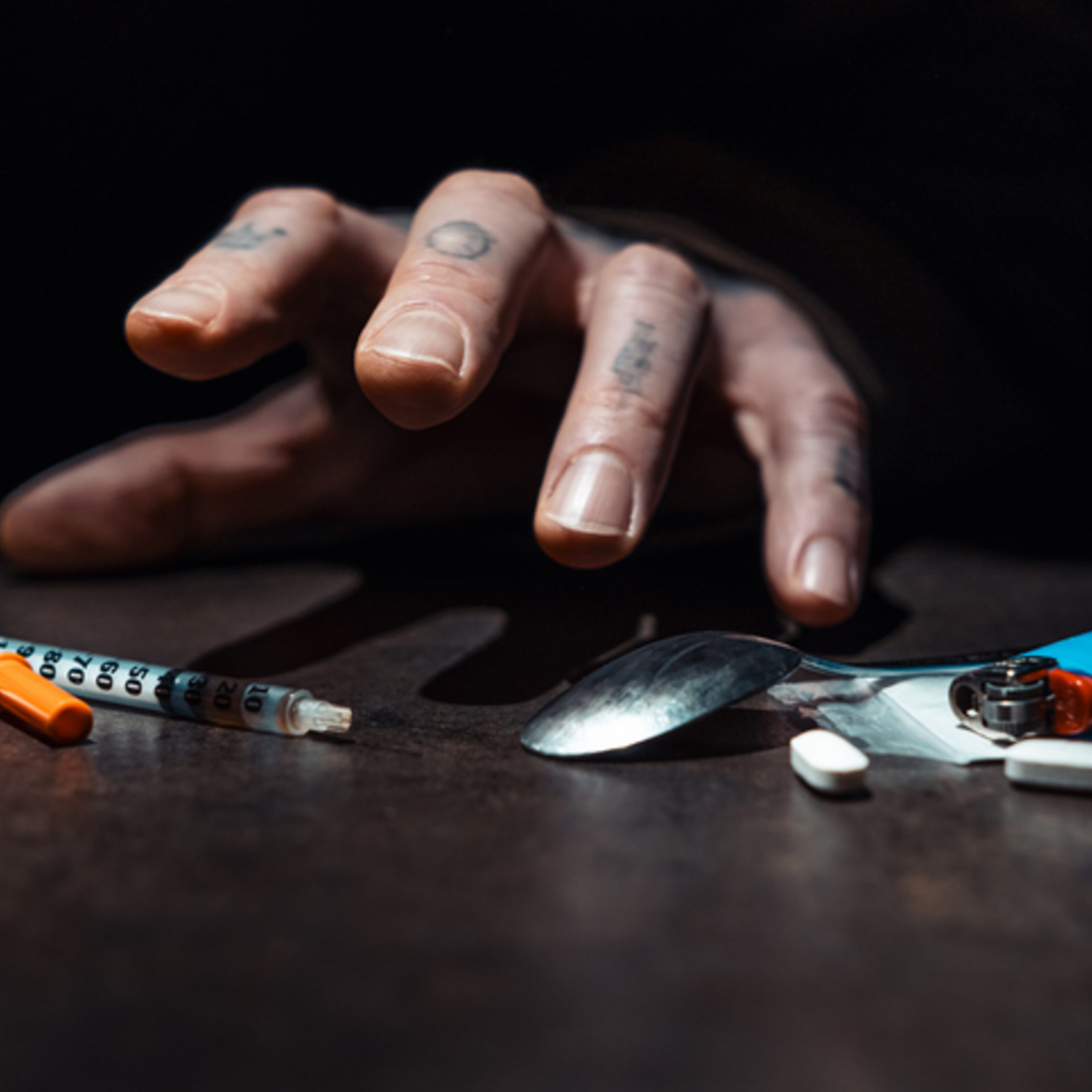 ماذا يحدث داخل مراكز علاج الإدمان في مصر؟