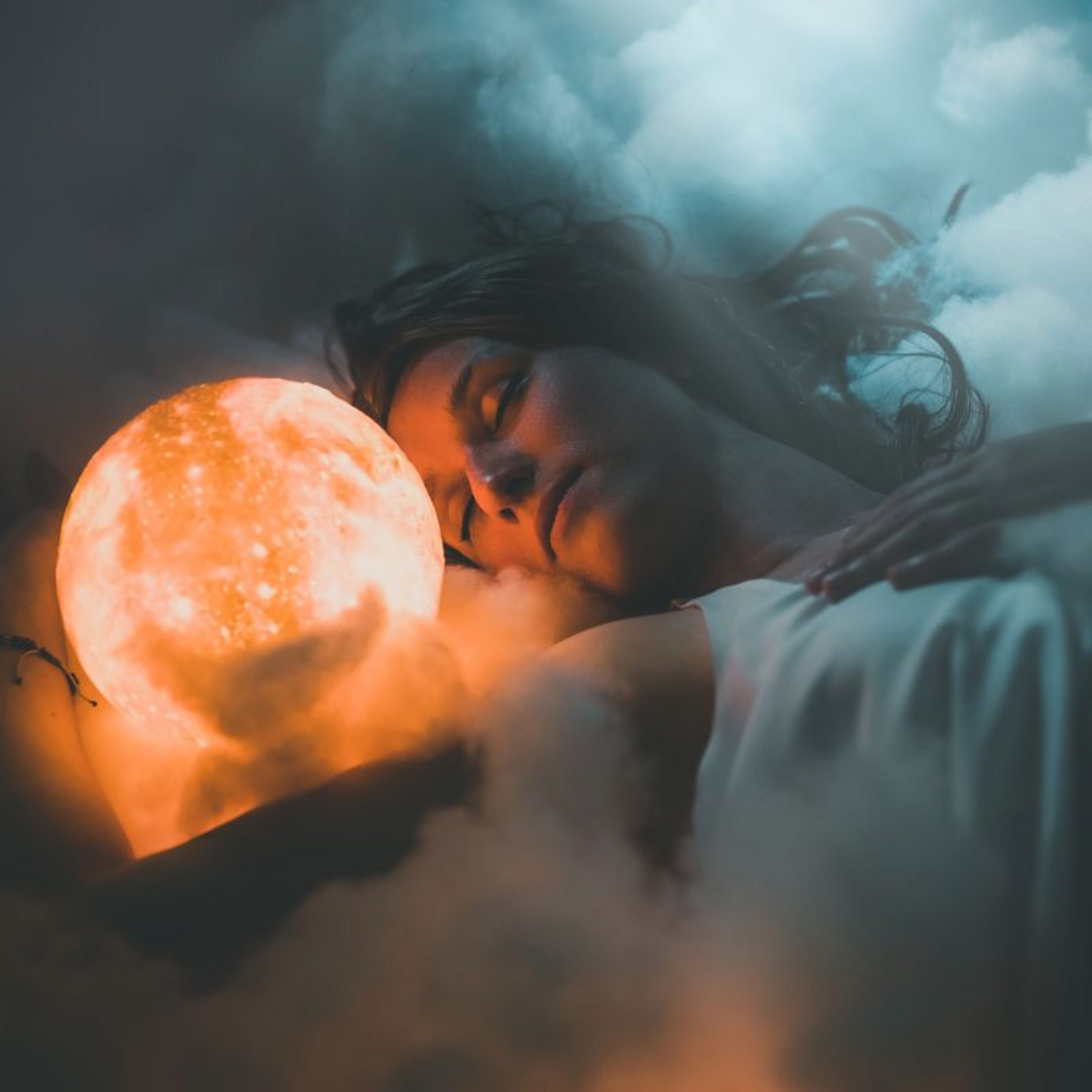 هل يمكن تخزين النوم؟ ولماذا تنقطع الأحلام أحياناً؟