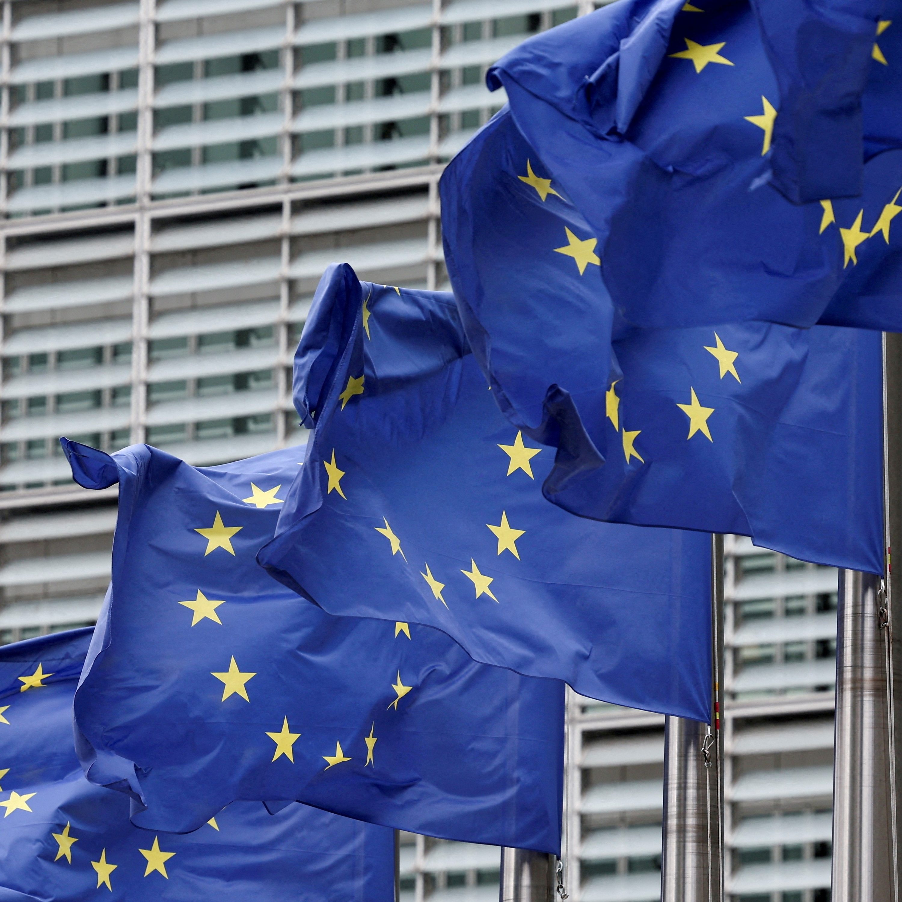 EU puts its trade deal with the US on hold