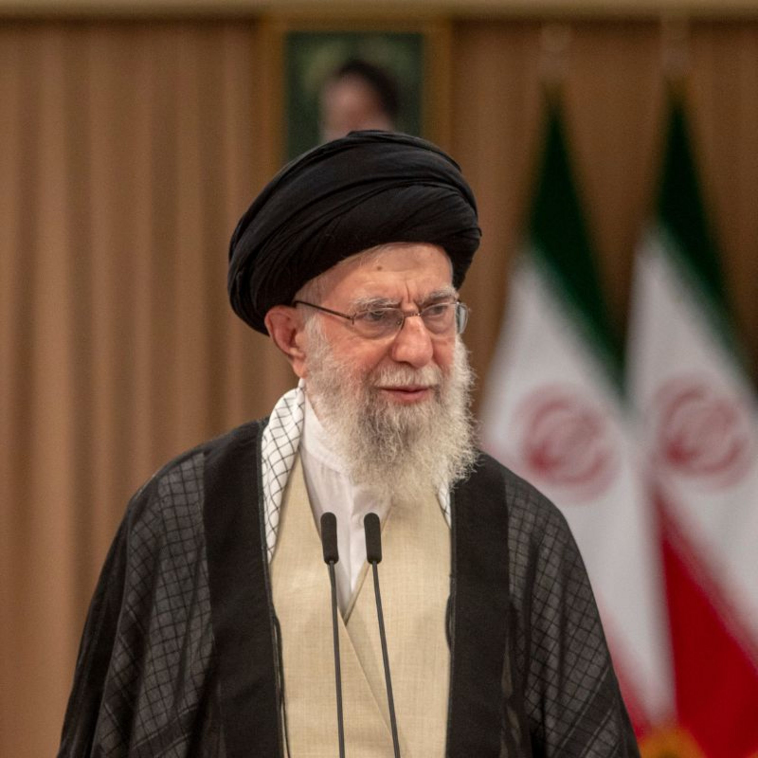 بعد مقتل خامنئي، من سيتولى أعلى سلطة في البلاد؟ وكيف سيحدث ذلك؟