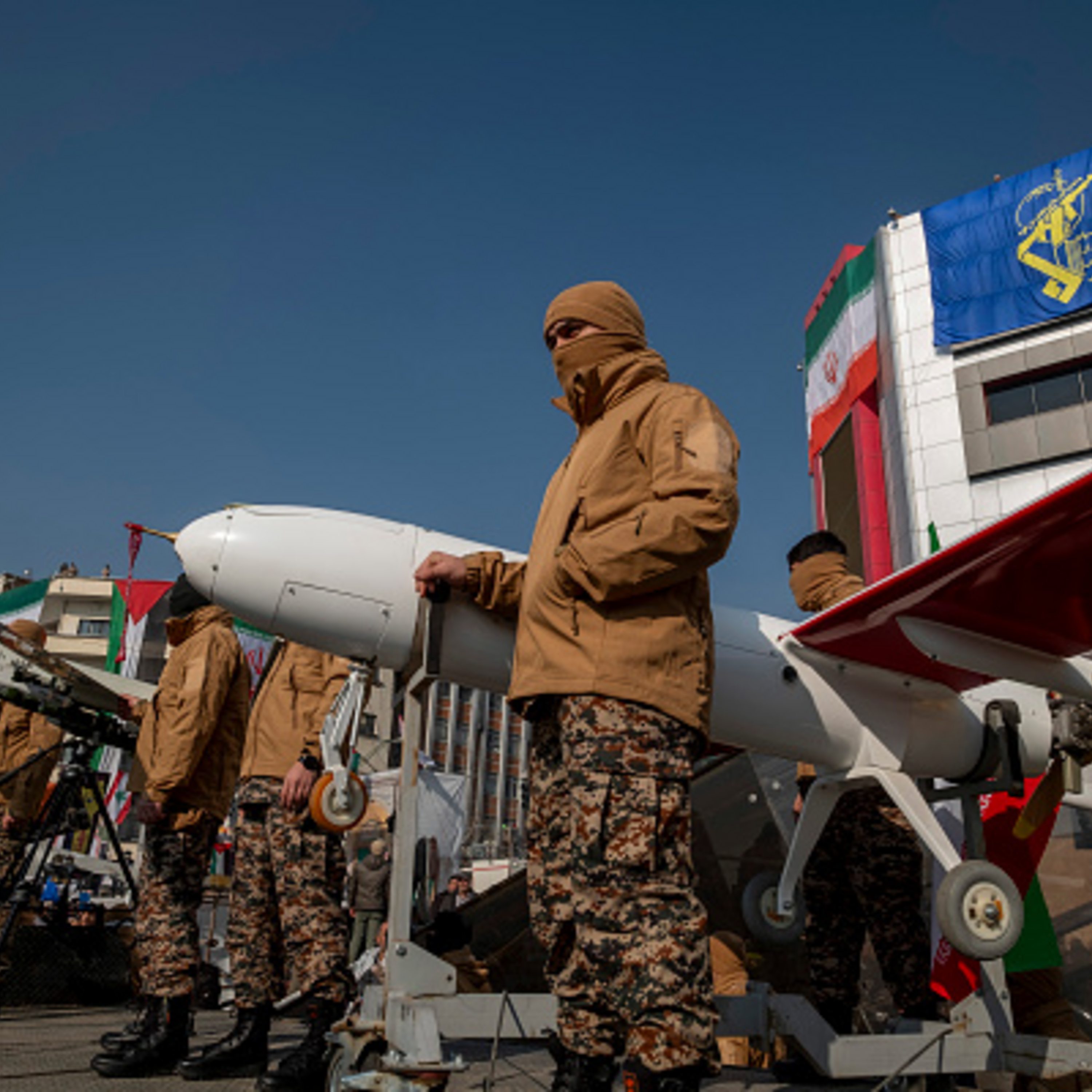ماذا نعرف عن الحرس الثوري الإيراني، وهل يوجد جيش نظامي في إيران؟