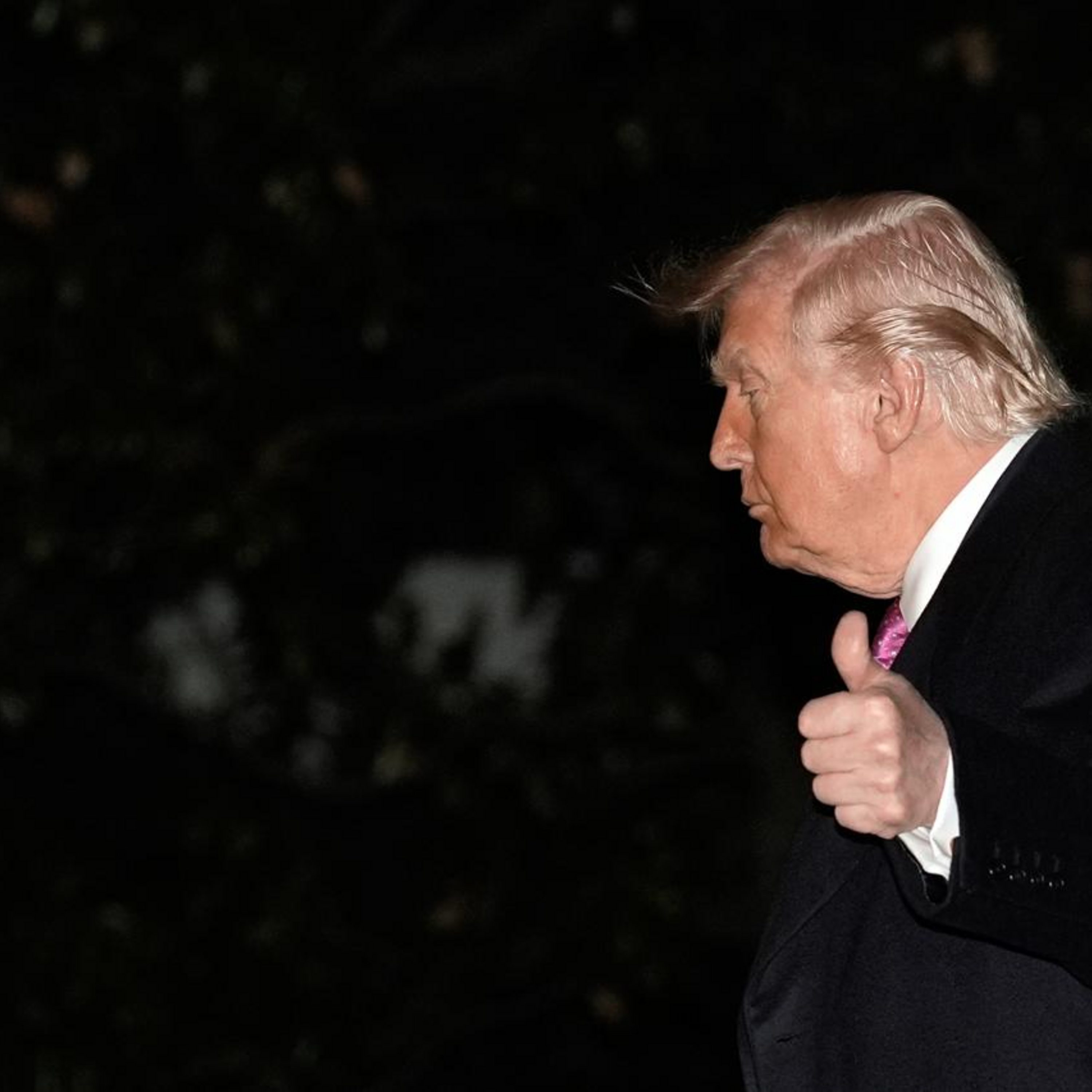 Как война в Иране бьет по рейтингам Трампа?