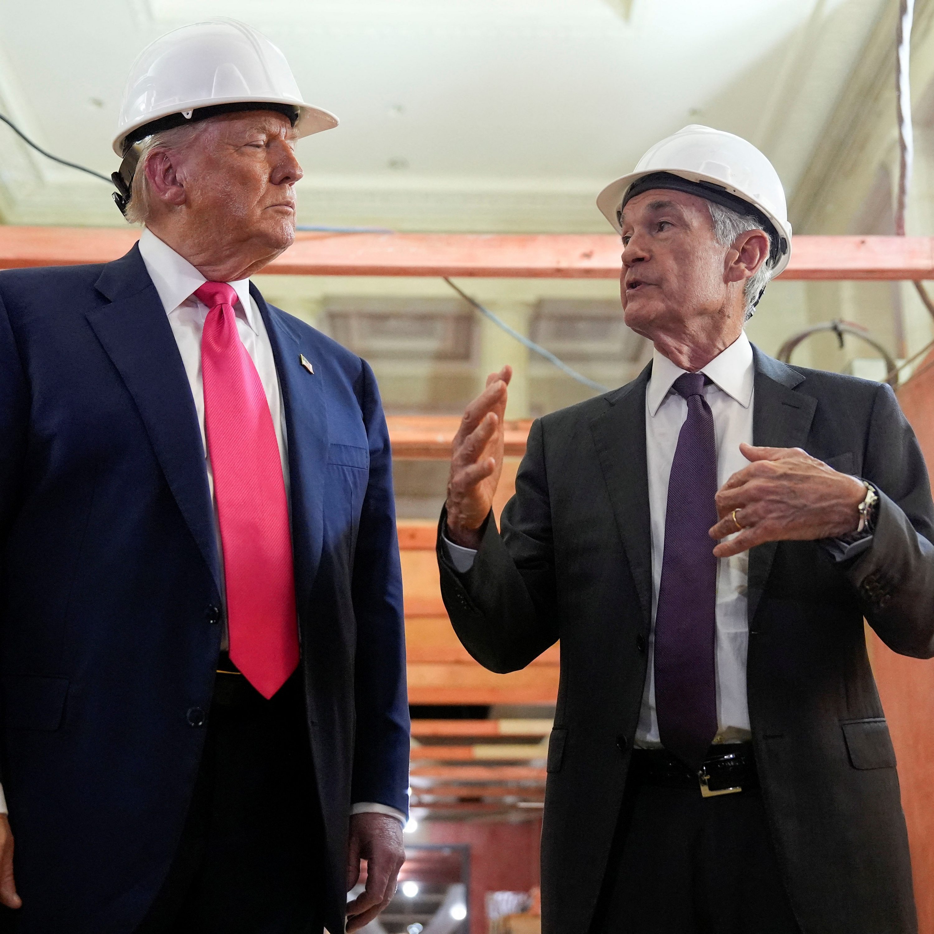 Trump threatens to fire Fed chairman