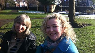 Llun ar gyfer Sian Roberts yn holi Lowri Cooke, awdures y llyfr, 'Canllaw Bach Caerdydd'.