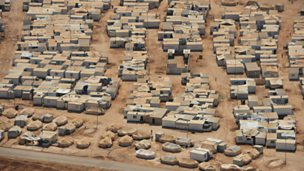 Image for Syrian refugee: "I couldn't ever imagine becoming a refugee"