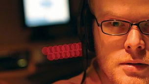 Llun ar gyfer Huw Stephens yn edrych am leisiau newydd i C2