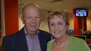 Llun ar gyfer Leah Owen ac Eifion Lloyd Jones - gwesteion penblwydd rhaglen Dewi Llwyd