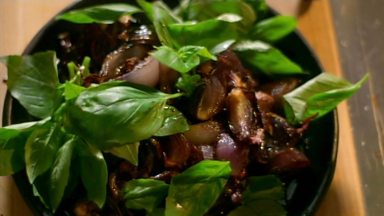 Image for Roasted red onions with basil