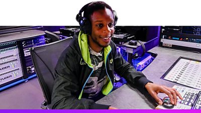 Ģ������Ƶ colleague wearing headphones working at an audio mixing desk