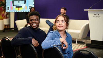 Two Ģ������Ƶ colleagues sitting together