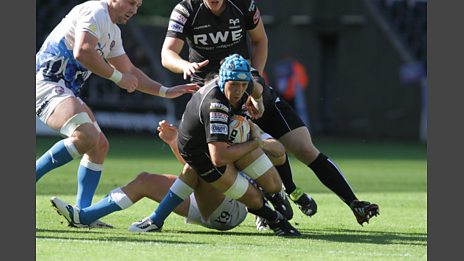 Cluicheadairean bho na Ospreys agus na Glasgow Warriors